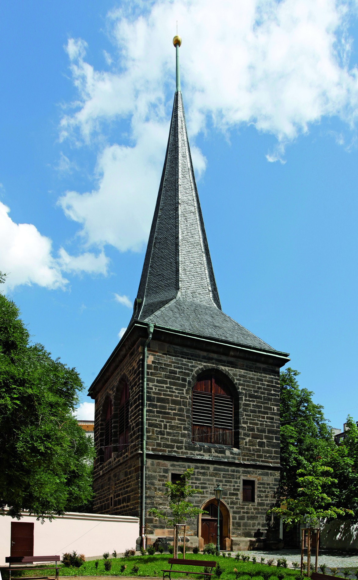 Kostel sv. Štěpána, zvonice a fara