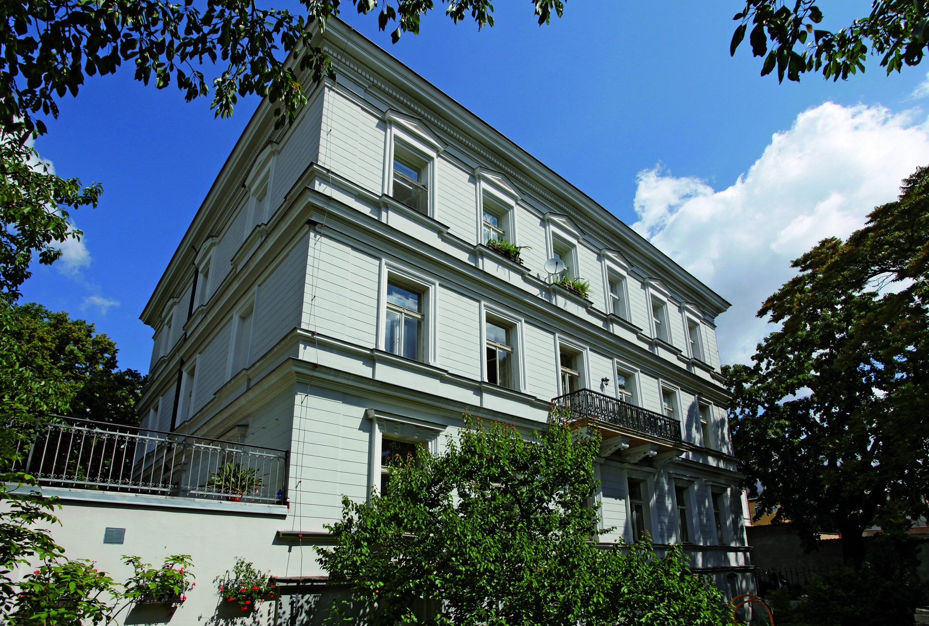 Vila Osvěta, Jana Masaryka čp. 165/22 a vinohradské historizující vily