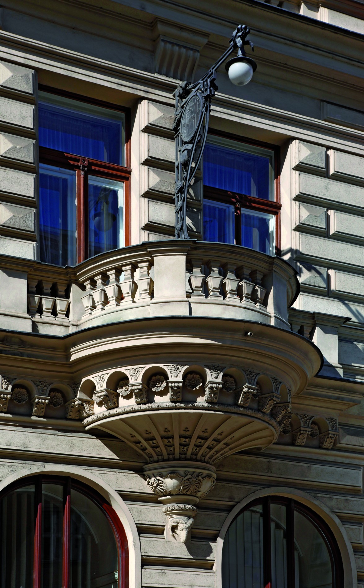 Vinohradská záložna, Anglická čp. 136/22