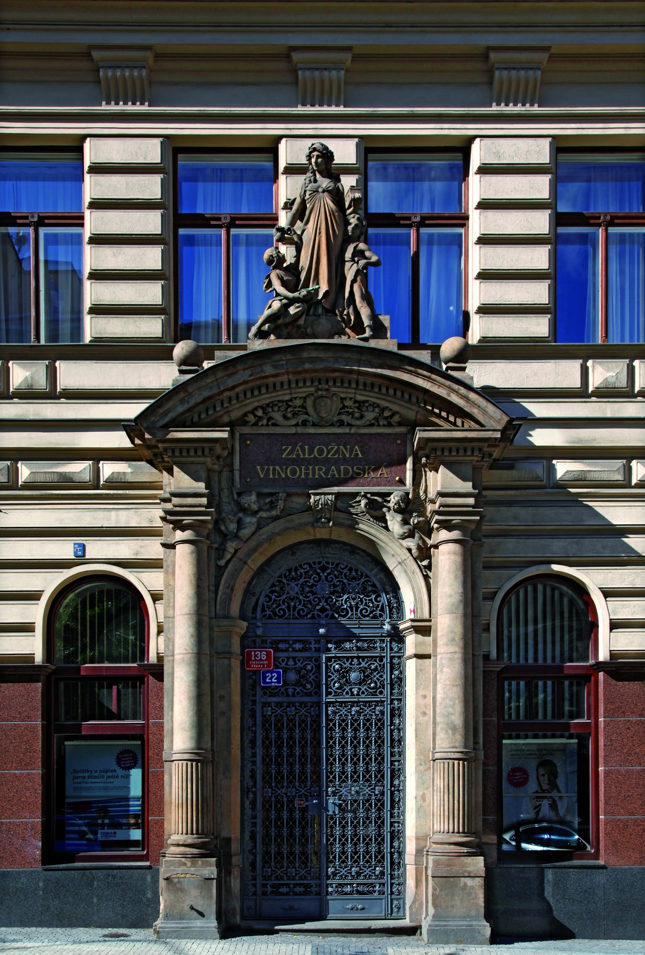 Vinohradská záložna, Anglická čp. 136/22