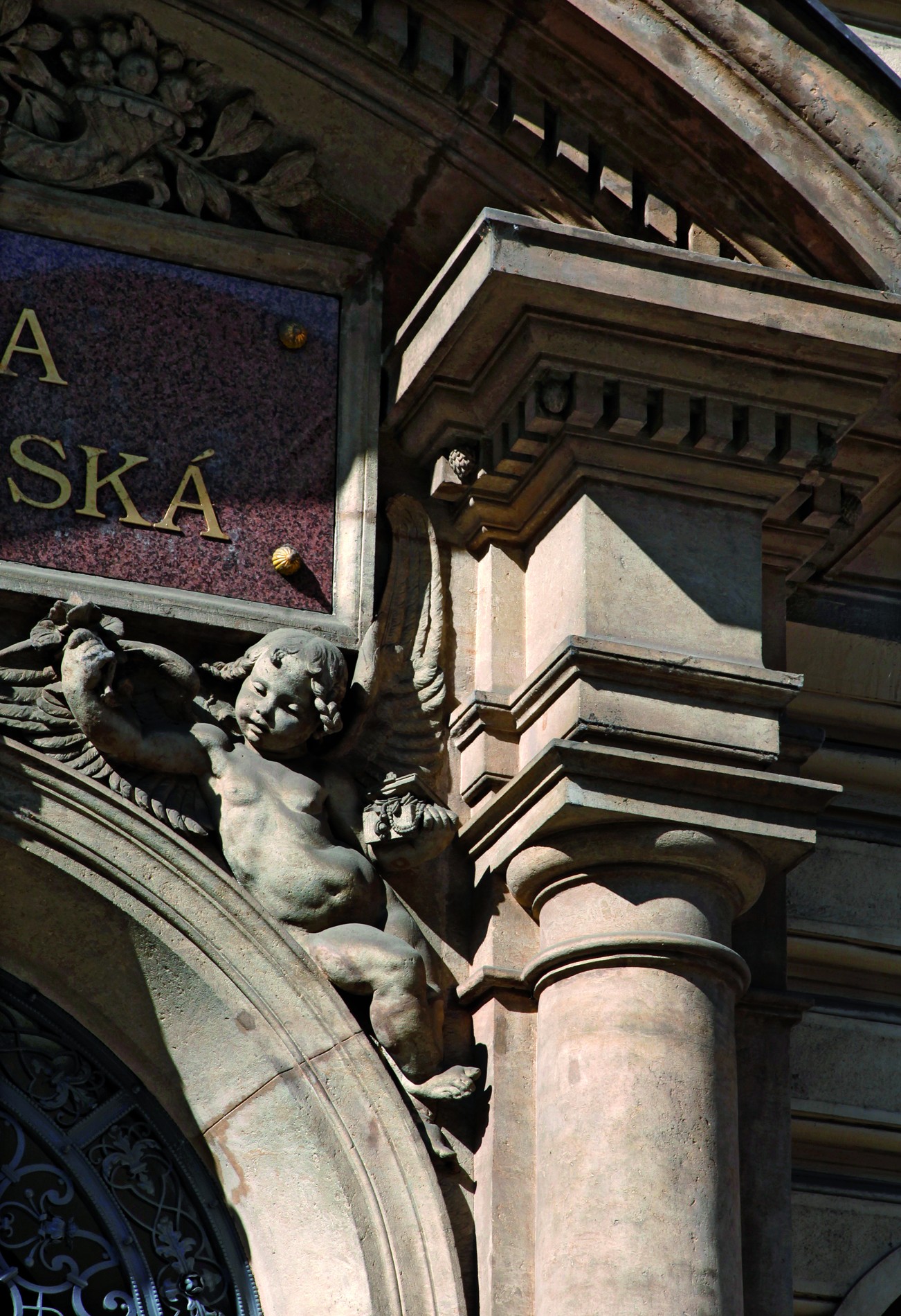 Vinohradská záložna, Anglická čp. 136/22