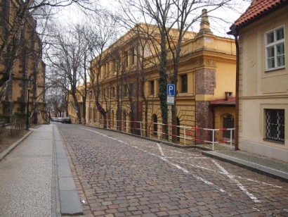 Doprava a sklad dekorací Národního divadla, Apolinářská čp. 438/7