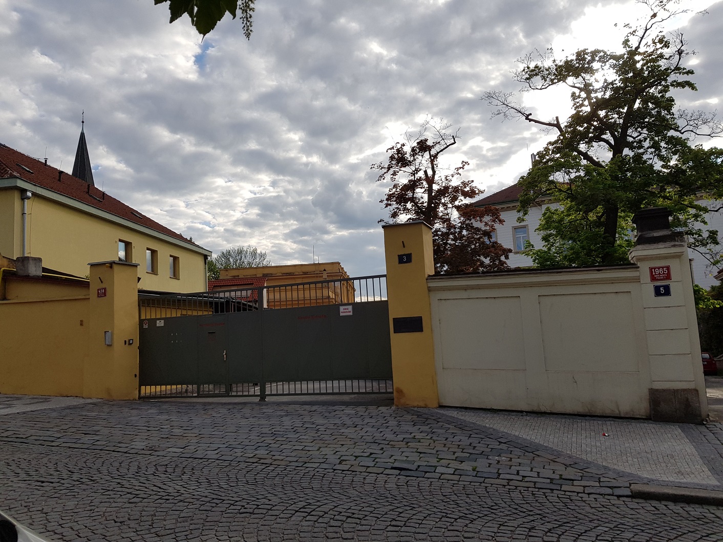 Doprava a sklad dekorací Národního divadla, Apolinářská čp. 438/7