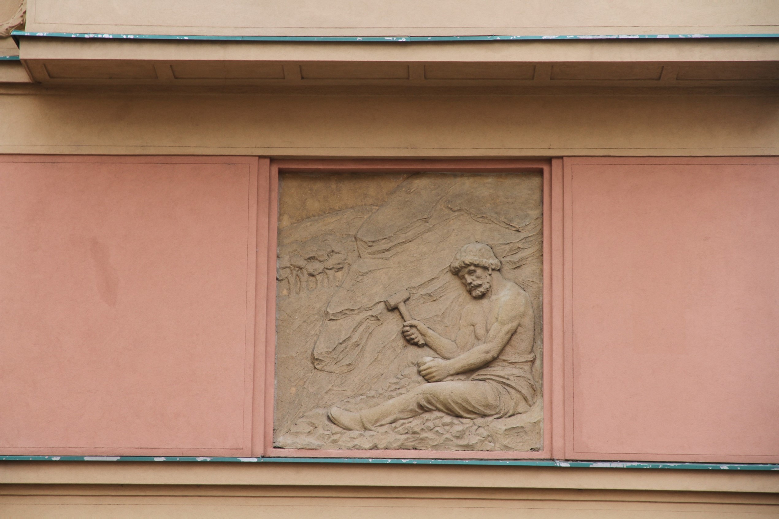 Dům Podskalská čp. 1252/24 s reliéfem štěrkaře