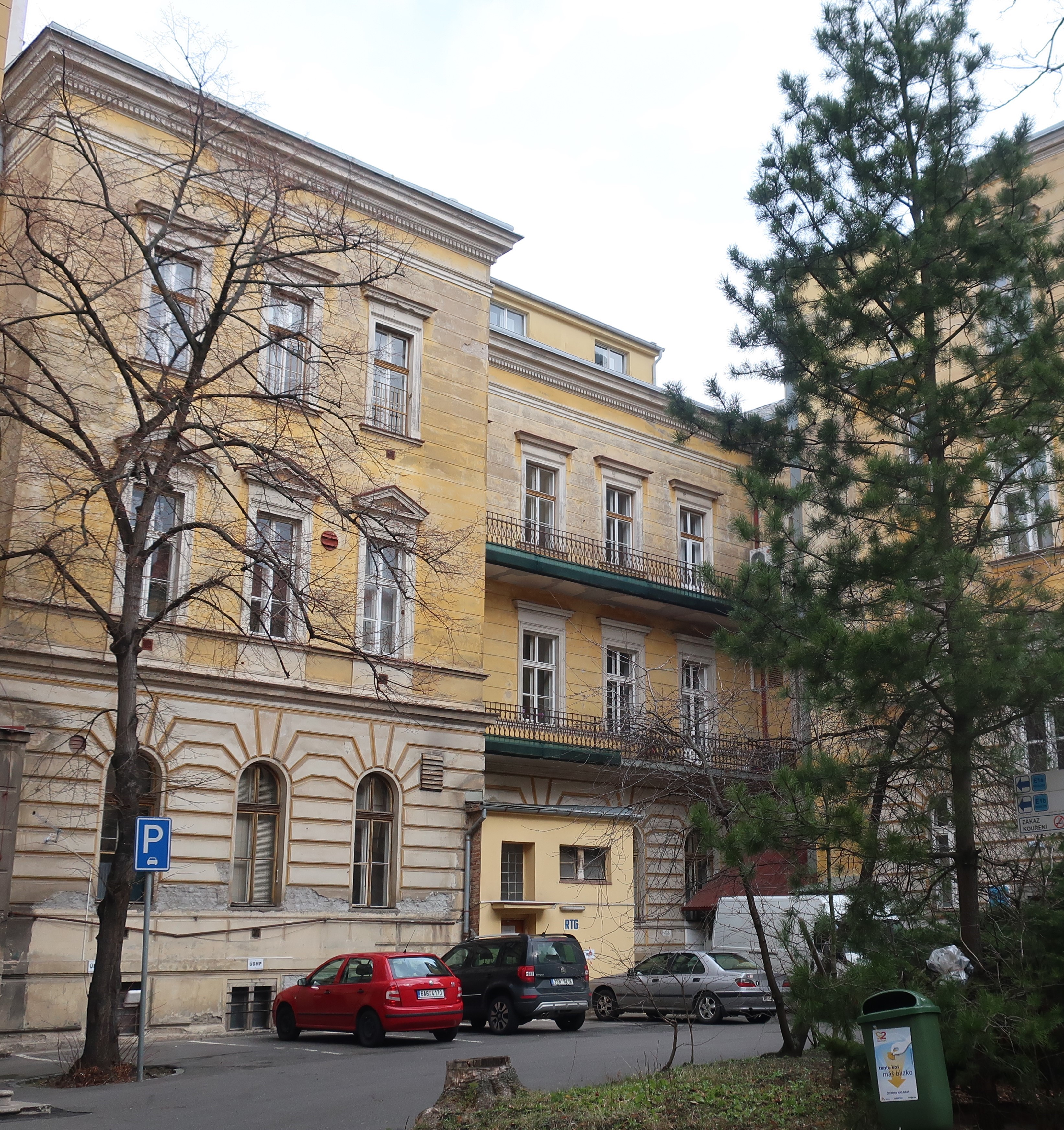 Dětská nemocnice Karlov - budova zemského nalezince