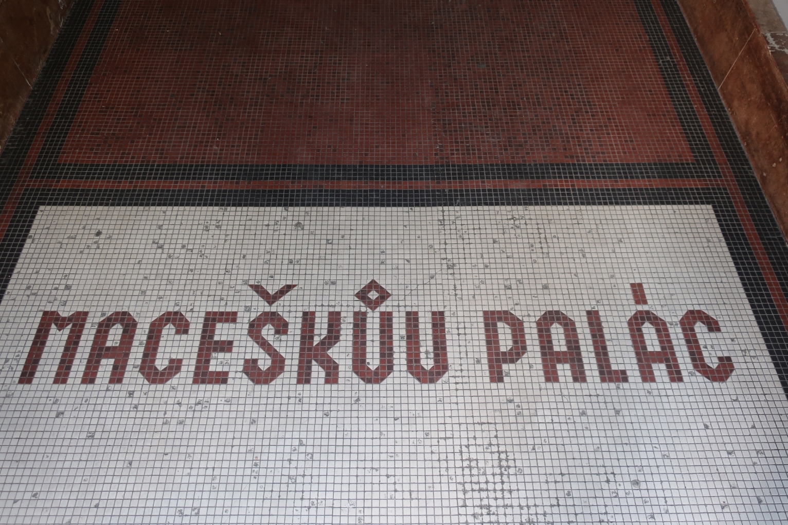 Maceškův palác, Vinohradská čp. 2165/48