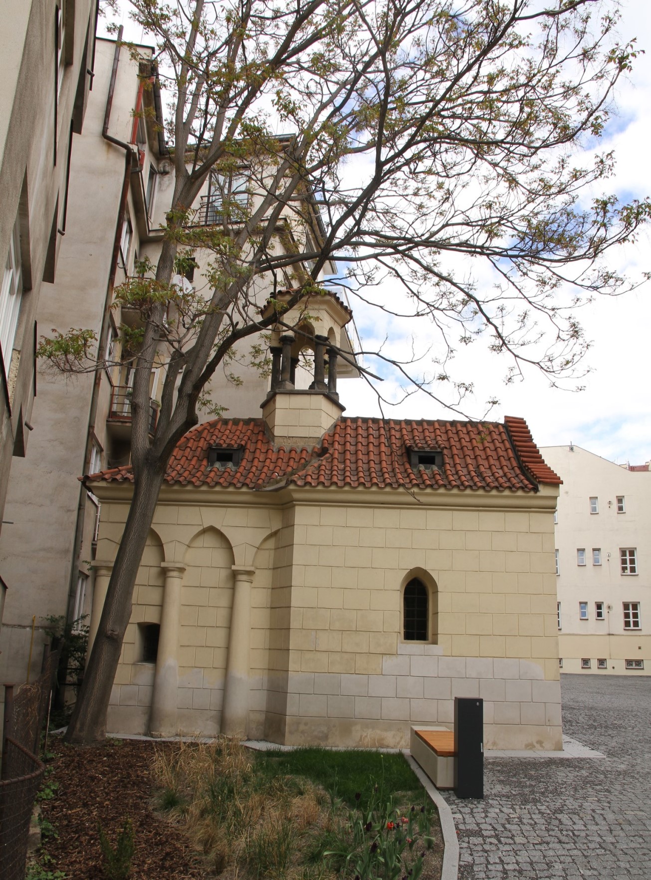 Kostel sv. Petra a Pavla (na Zderaze)