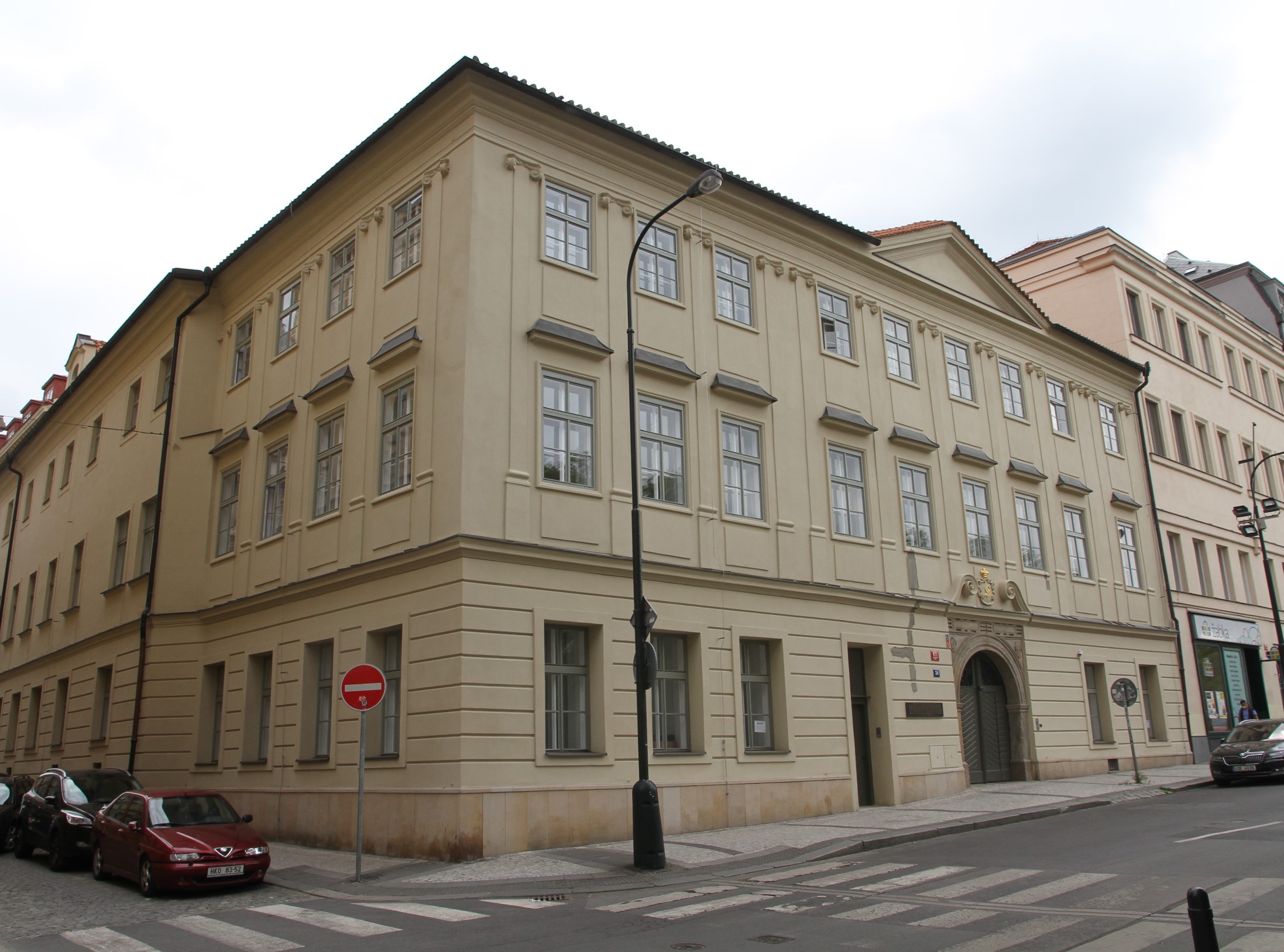 Braunův dům (U Kamenného stolu, Salmovský palác), Karlovo náměstí čp. 671/24