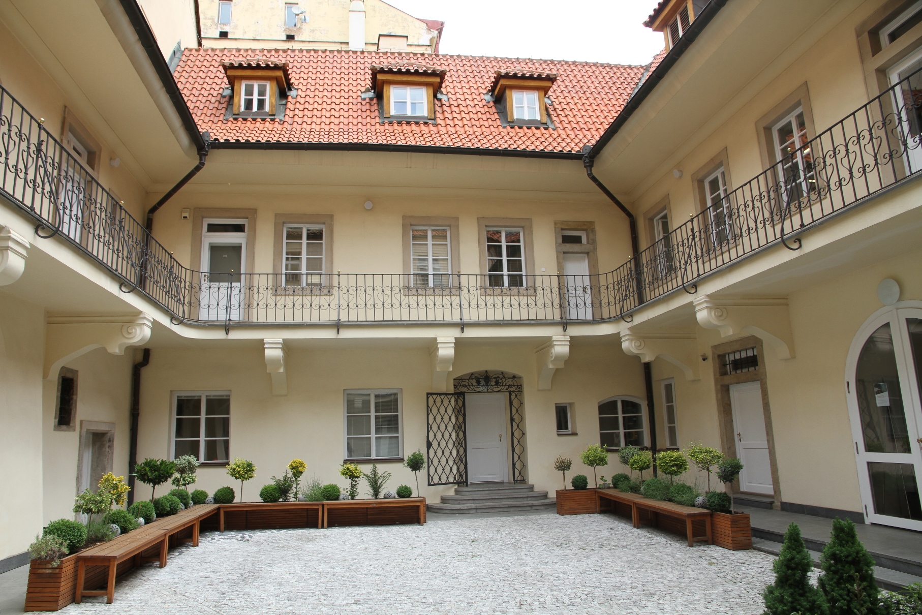 Braunův dům (U Kamenného stolu, Salmovský palác), Karlovo náměstí čp. 671/24