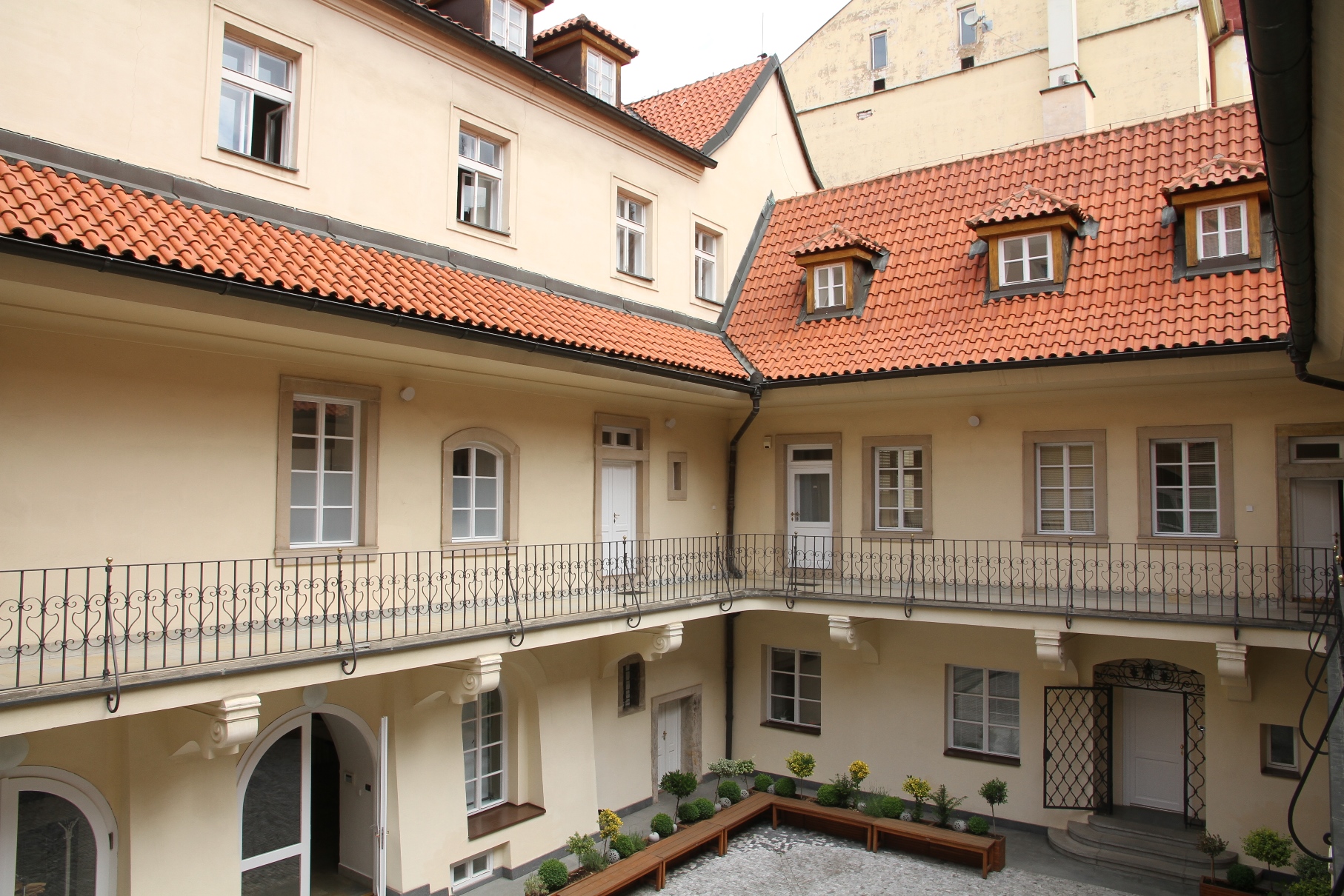 Braunův dům (U Kamenného stolu, Salmovský palác), Karlovo náměstí čp. 671/24