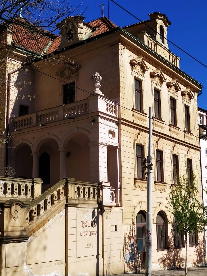 Fara u kostela sv. Jana Nepomuckého, Vyšehradská čp. 1991/28