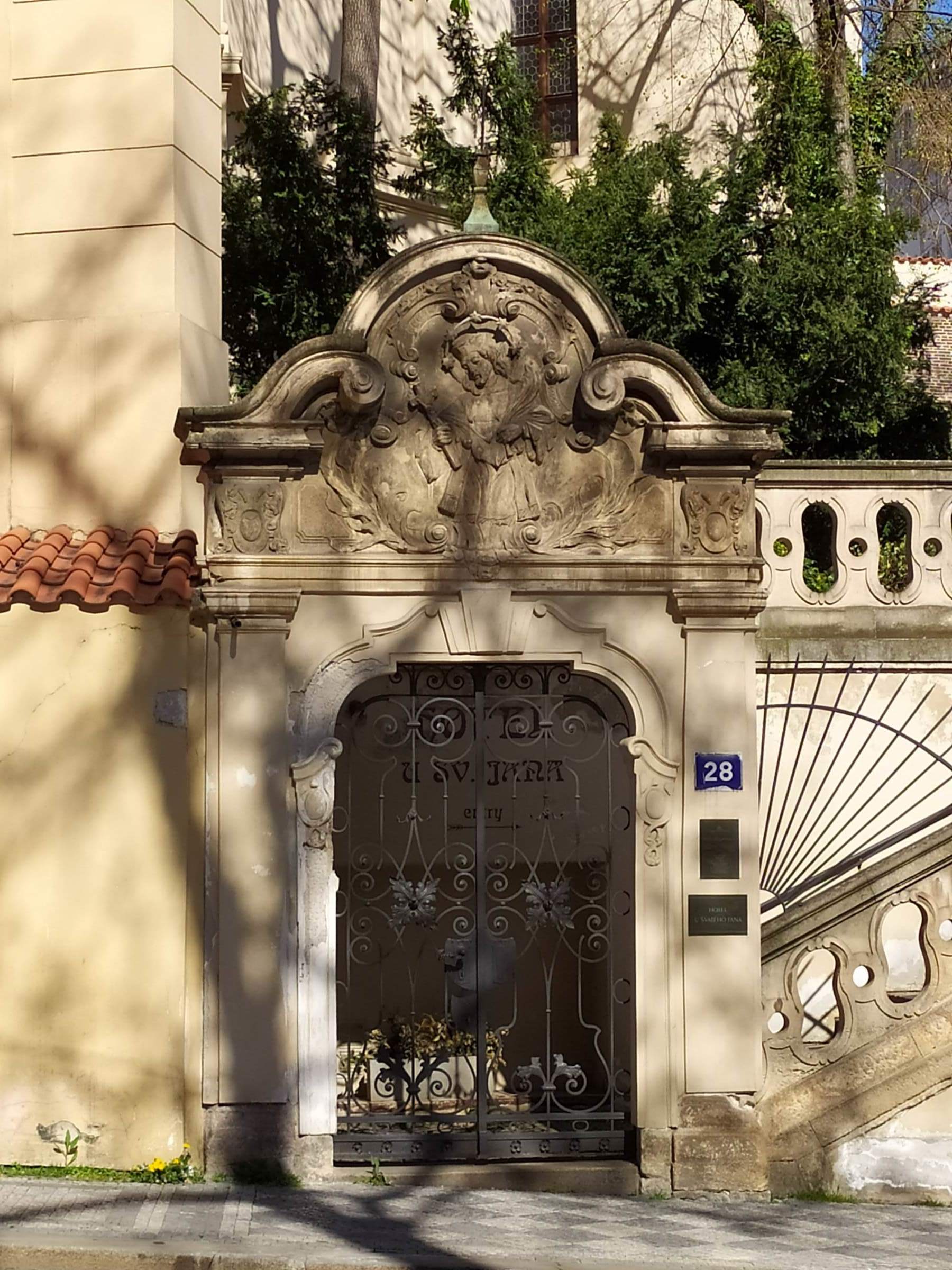 Fara u kostela sv. Jana Nepomuckého, Vyšehradská čp. 1991/28