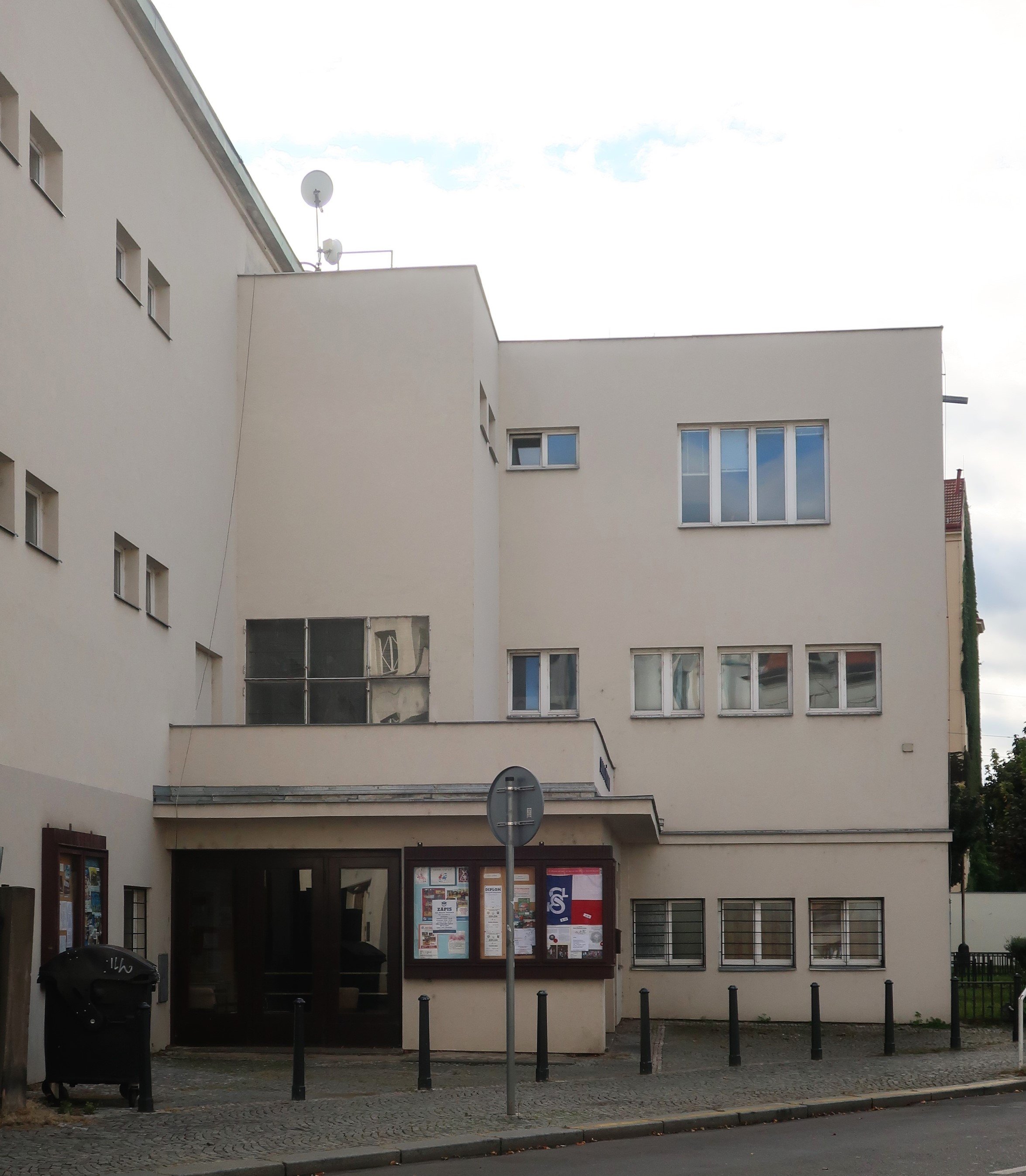 Vyšehradská sokolovna, Rašínovo nábřeží čp. 65/24