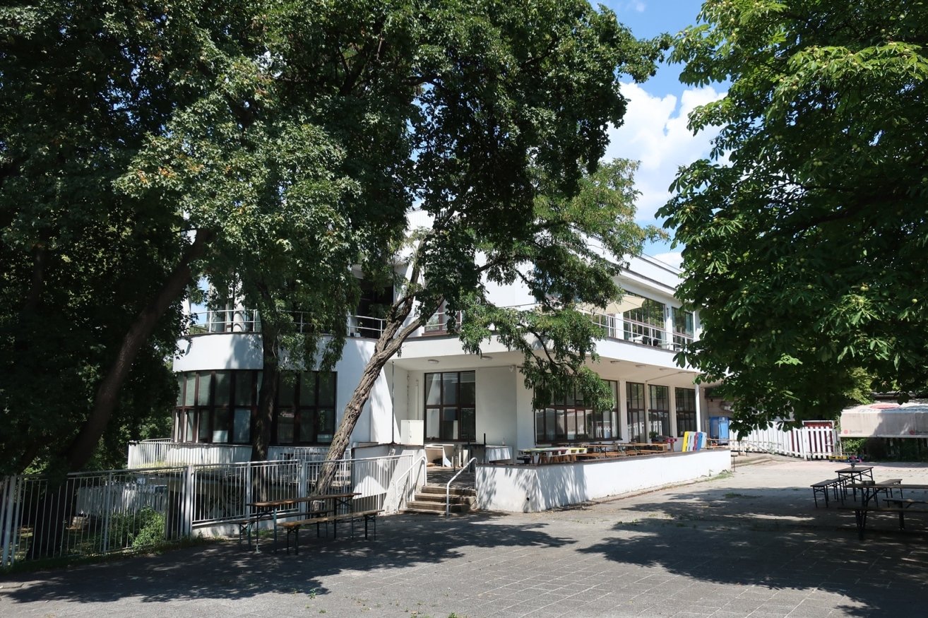 Švihanka, Riegrovy sady 28
