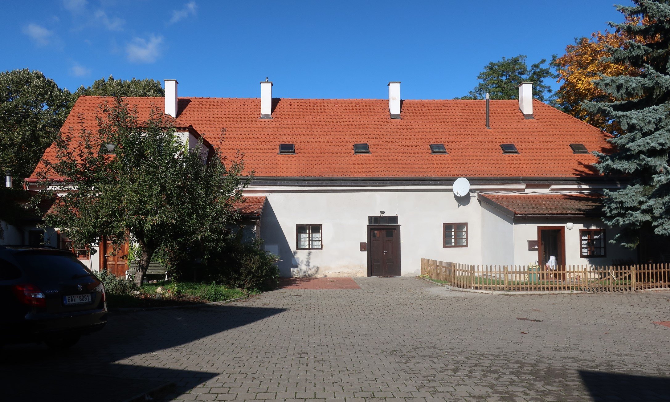 Hospodářská usedlost čp. 16, K Rotundě 3