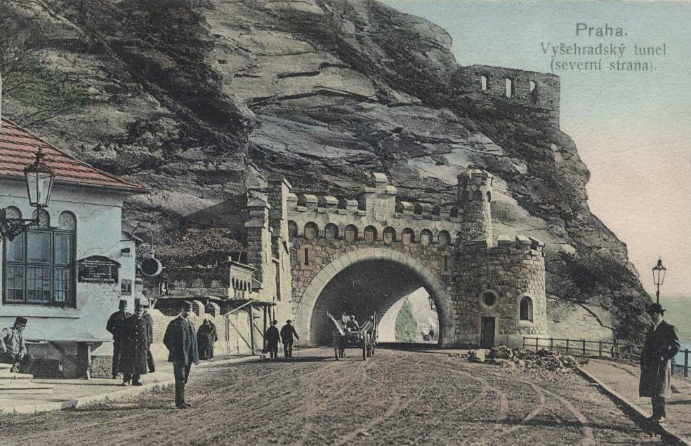 Libušina lázeň, Vyšehradská skála