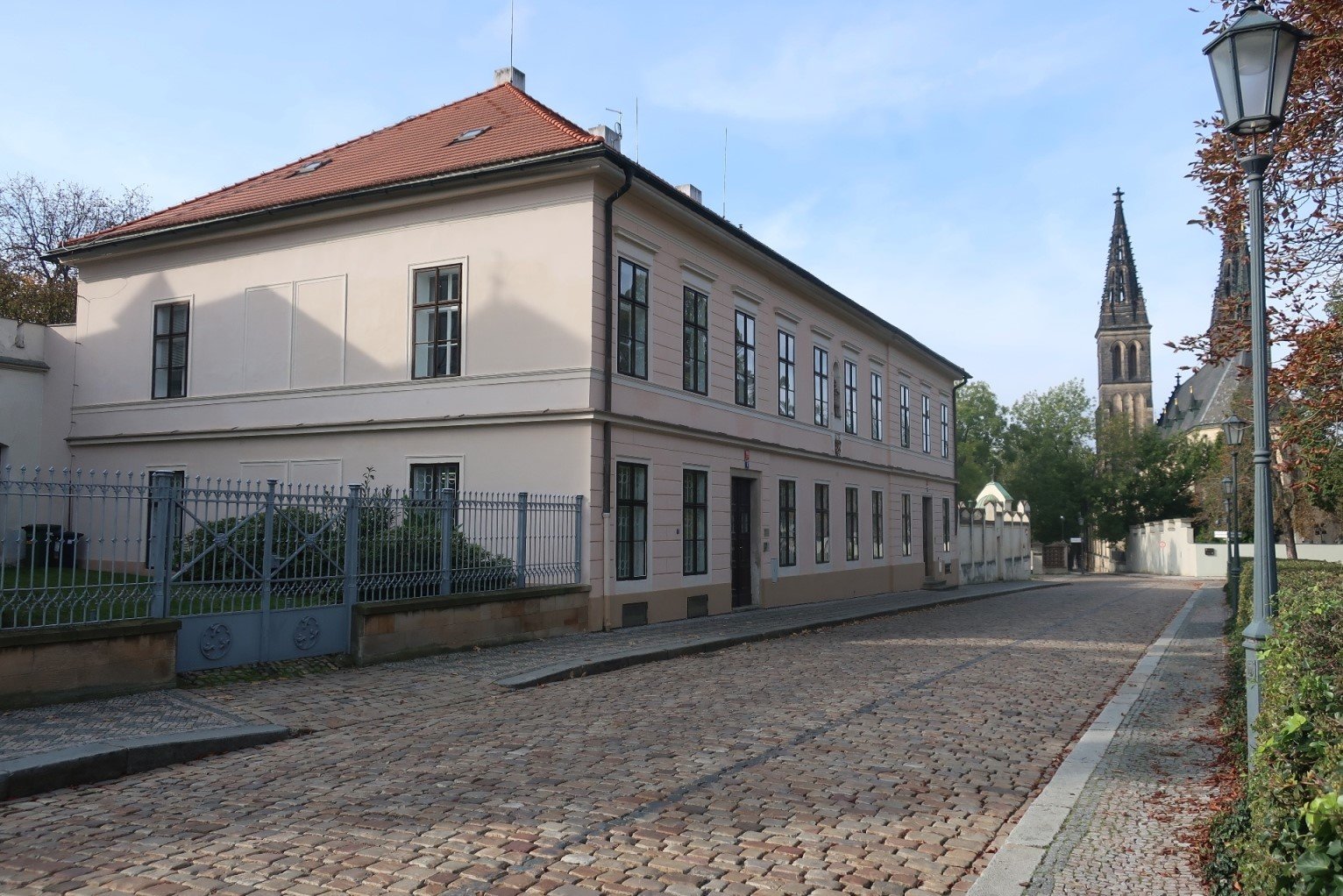 Stará rezidence, K Rotundě čp. 81, 82/6,8