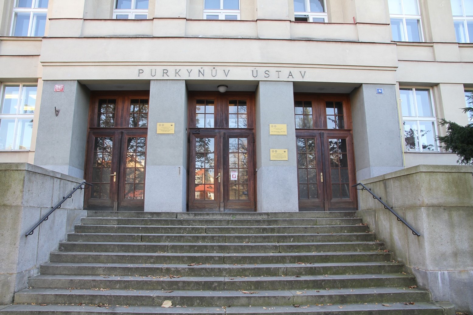 Purkyňův ústav, Albertov 2048/4, Votočkova 3, Hlavova 1
