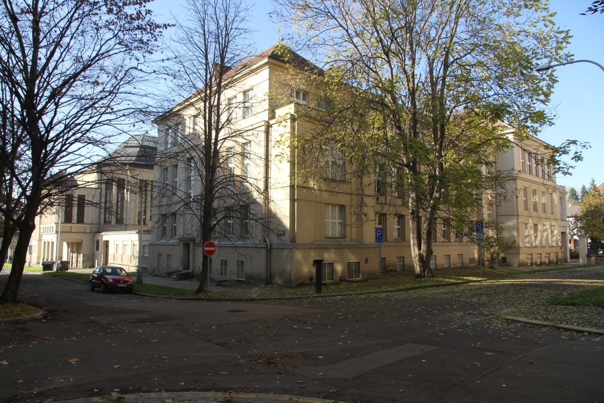 Purkyňův ústav, Albertov 2048/4, Votočkova 3, Hlavova 1