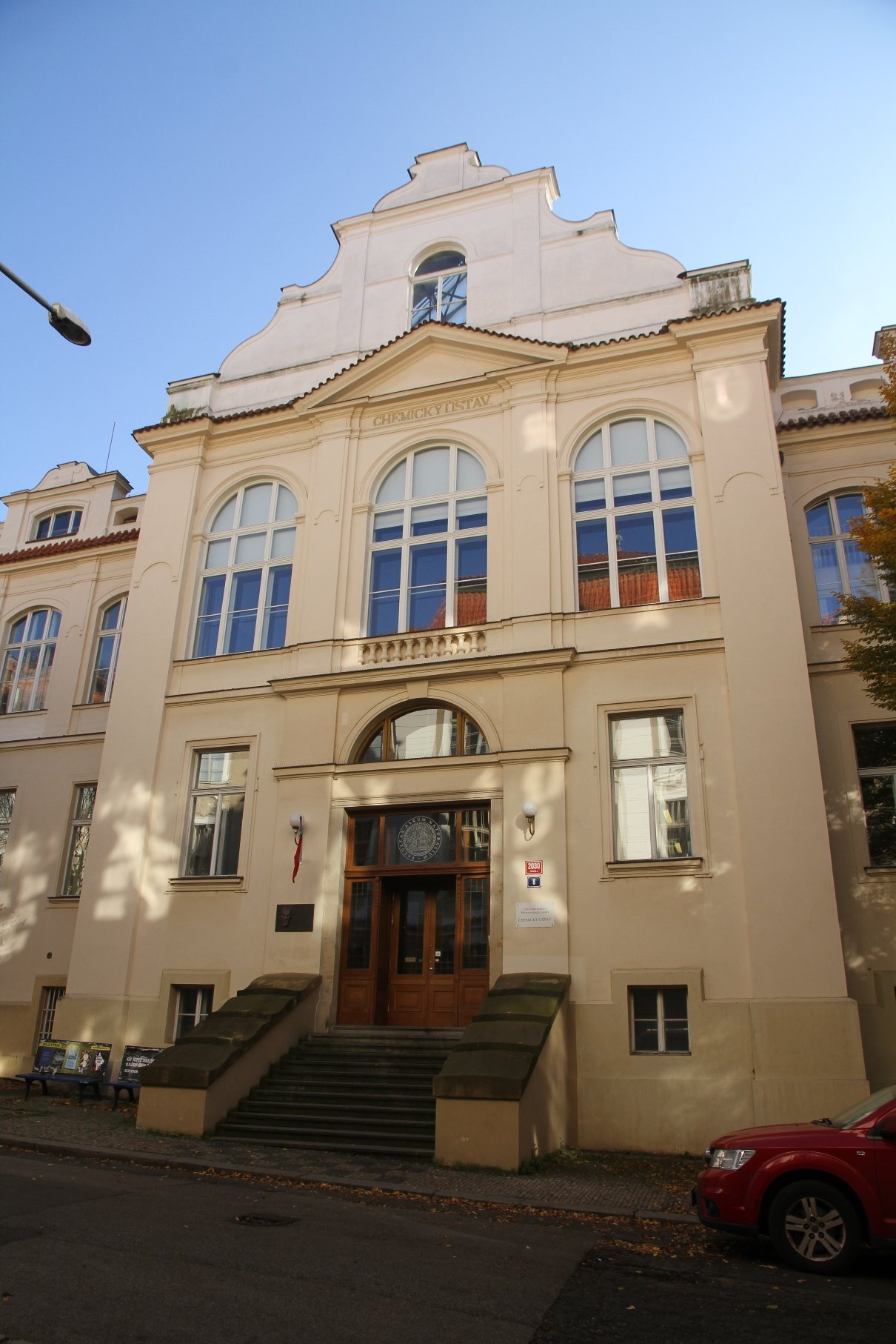 Chemický ústav UK, Hlavova čp. 2030/8