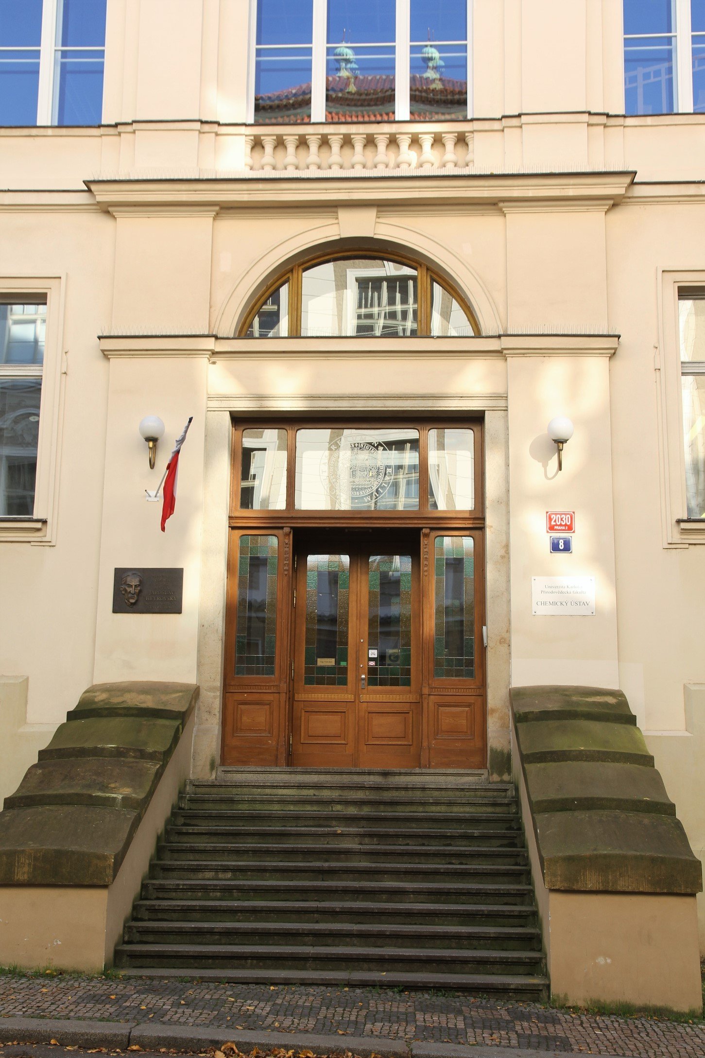 Chemický ústav UK, Hlavova čp. 2030/8