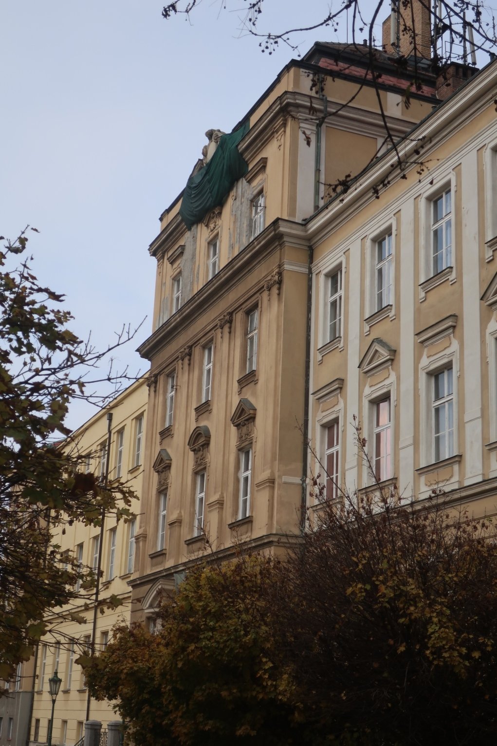 Hygienický ústav, Studničkova čp. 2027/7