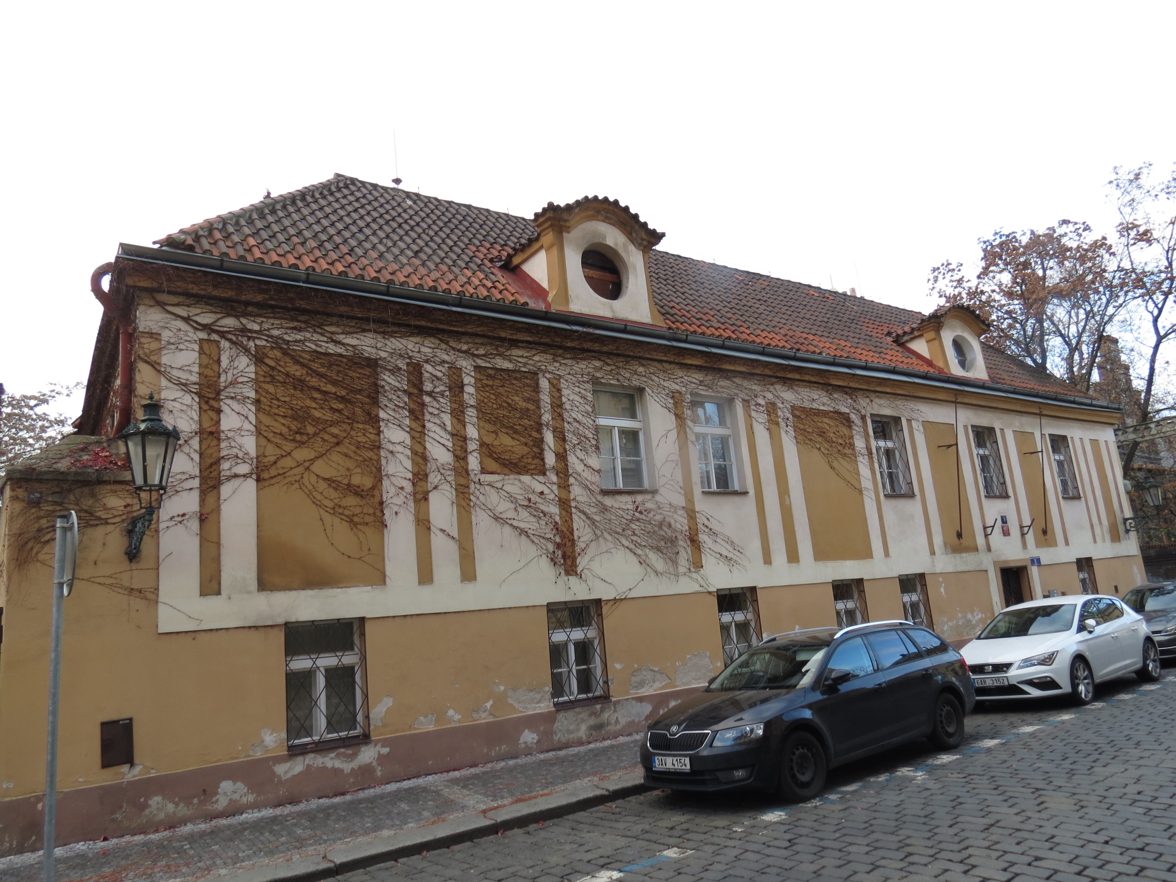 Měšťanský dům U Stříbrného melounu, Ke Karlovu čp. 457/7