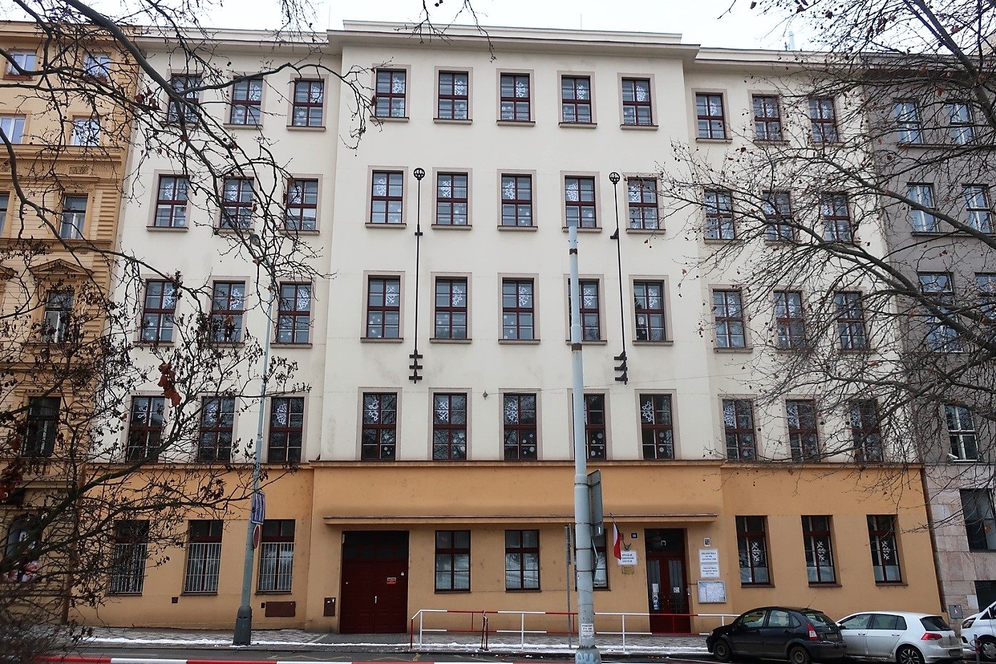 Škola na náměstí Míru čp. 601/19
