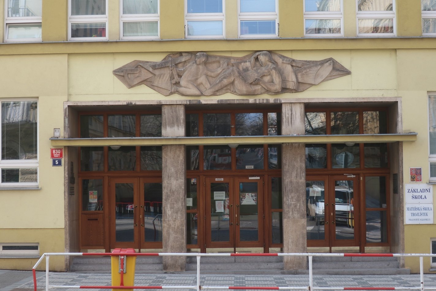 Základní škola, Praha 2, Sázavská