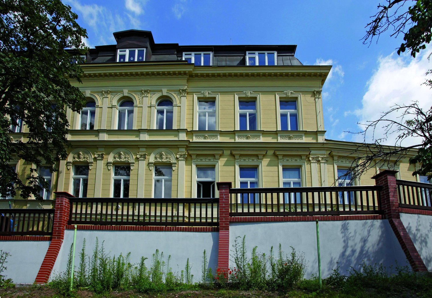 Vila Osvěta, Jana Masaryka čp. 165/22 a vinohradské historizující vily