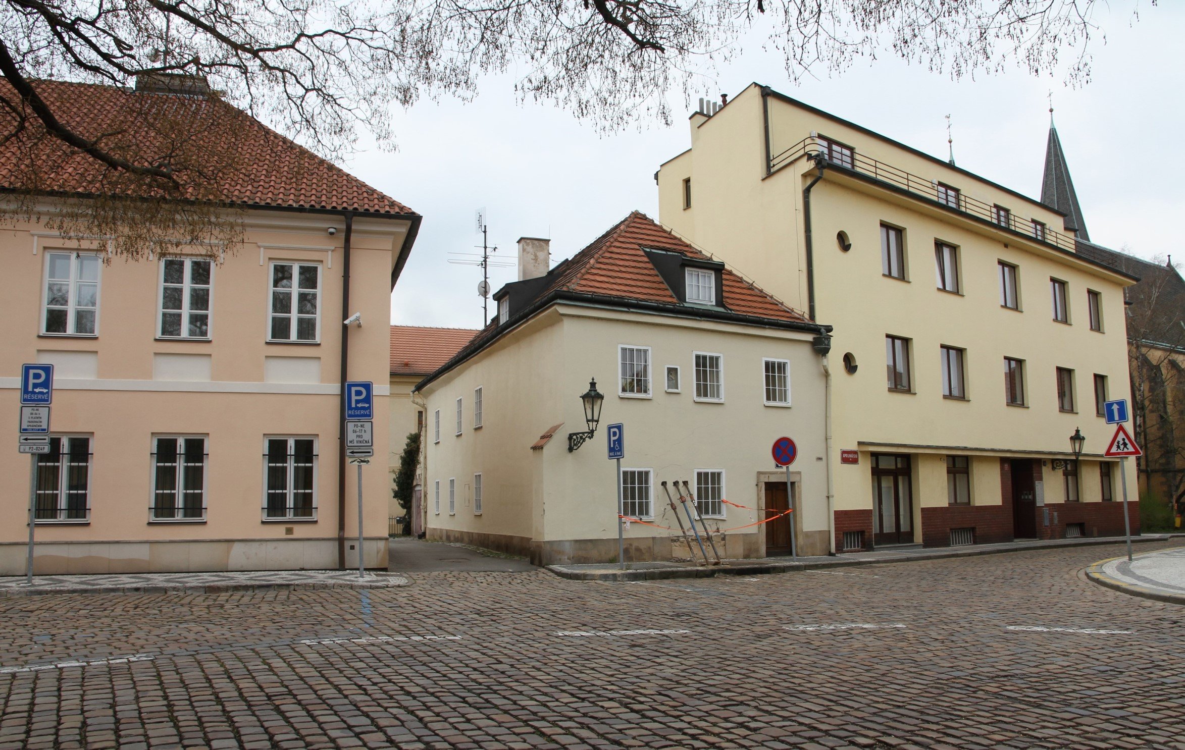 Měšťanský dům Apolinářská čp. 444/8