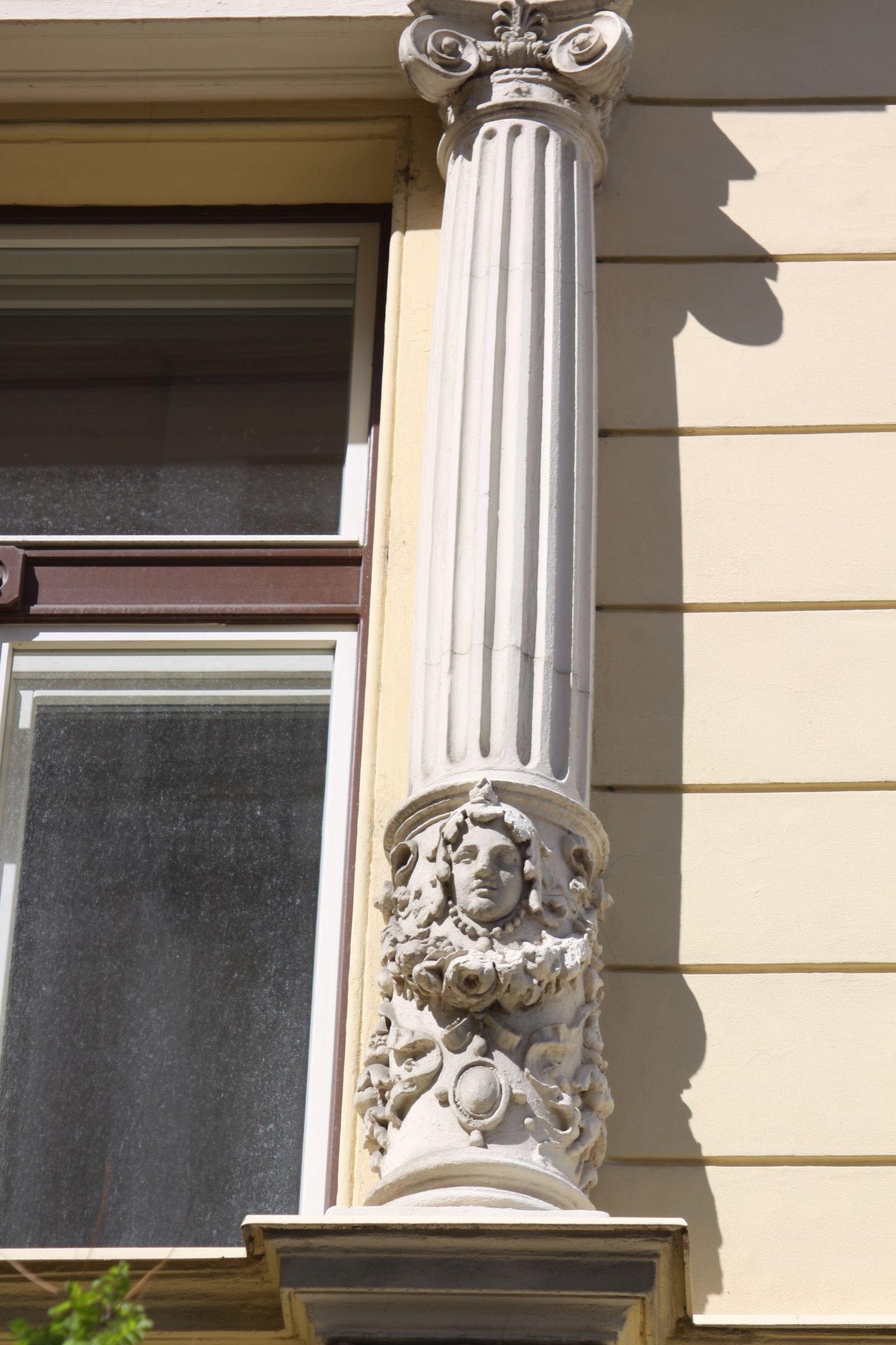 Nájemní dům s lékárnou U svaté Ludmily, Belgická čp. 238/37