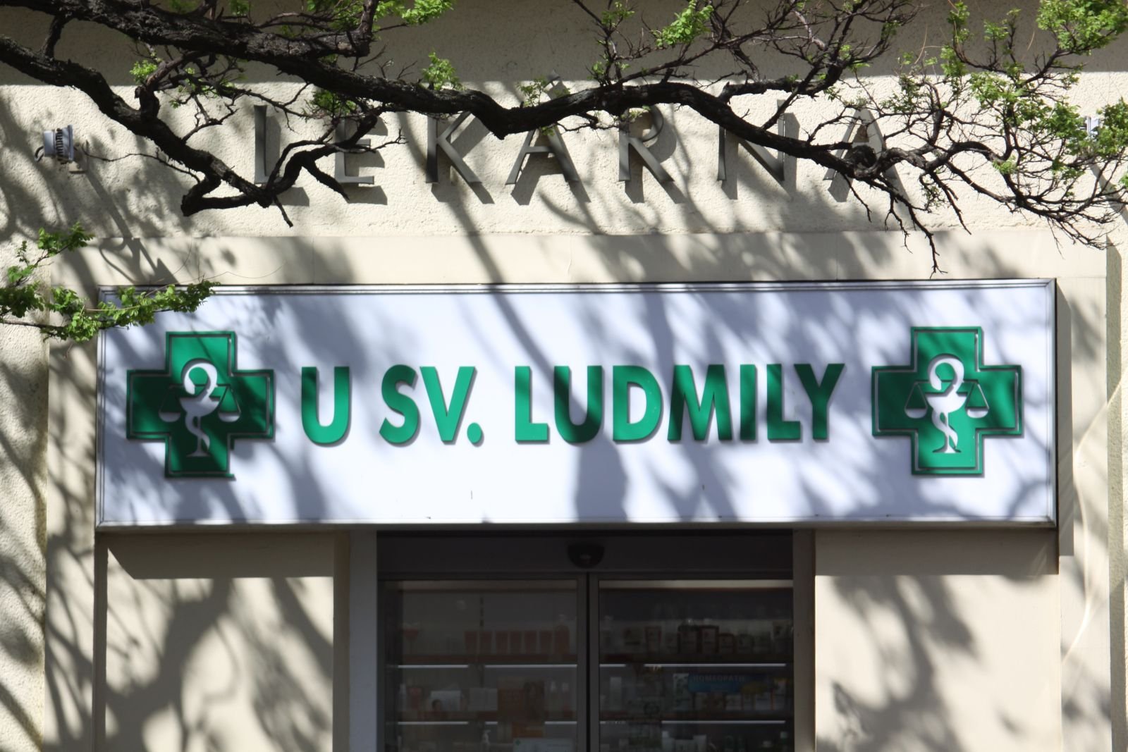 Nájemní dům s lékárnou U svaté Ludmily, Belgická čp. 238/37