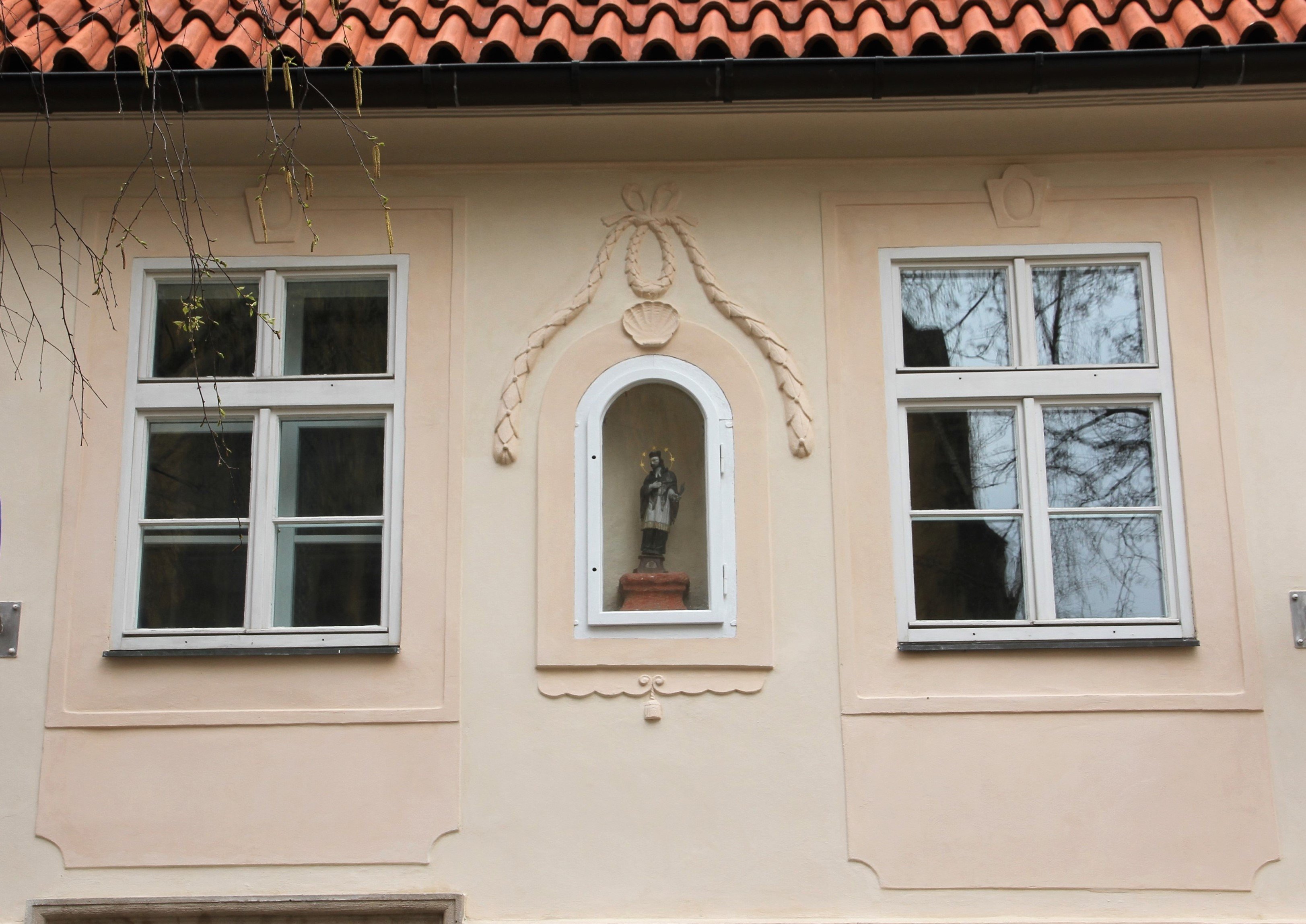 Měšťanský dům U Charvátů, Apolinářská čp. 439/9