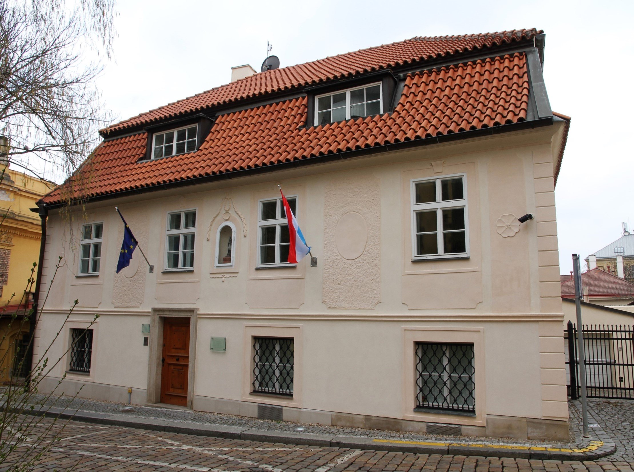 Měšťanský dům U Charvátů, Apolinářská čp. 439/9