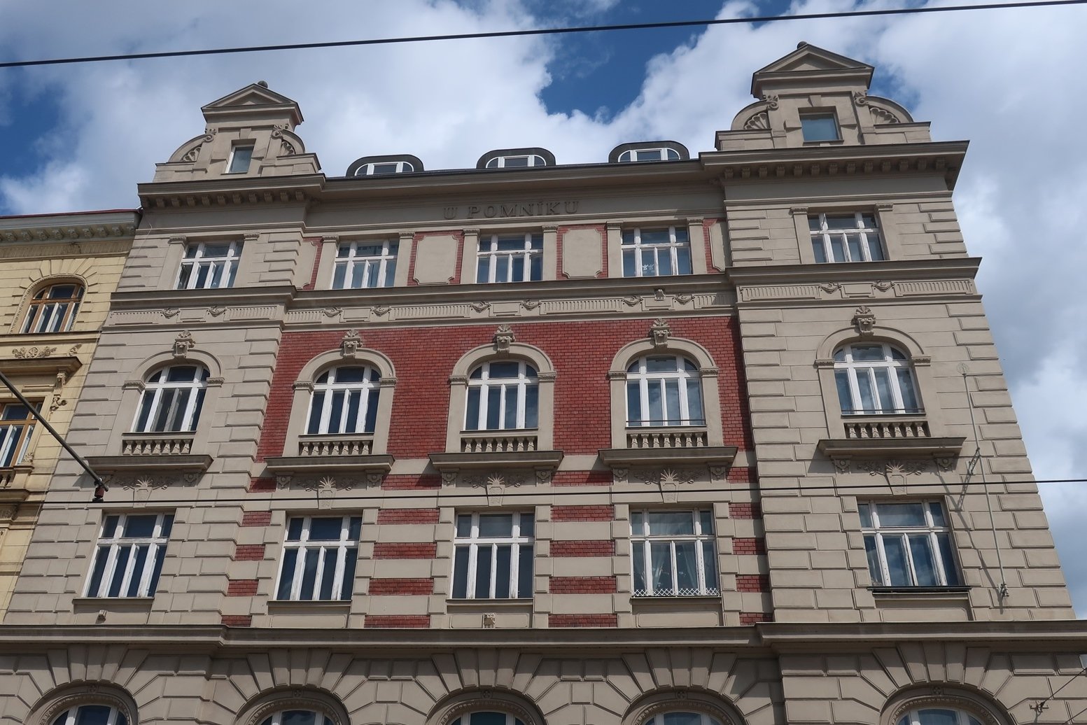 Dům U Pomníku, Palackého náměstí čp. 357/3
