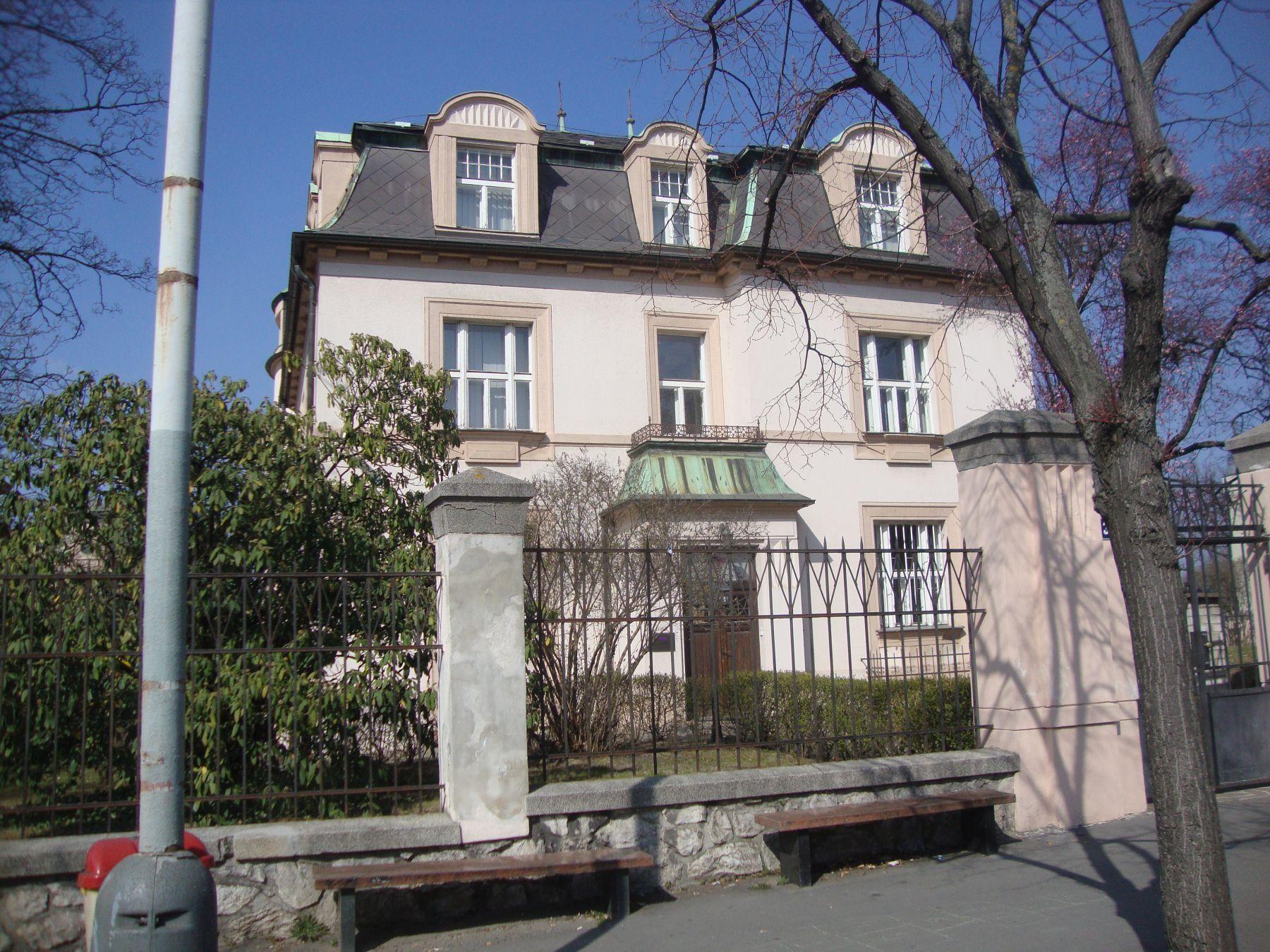 Zdravotní ambulatorium, Italská čp. 1800/35