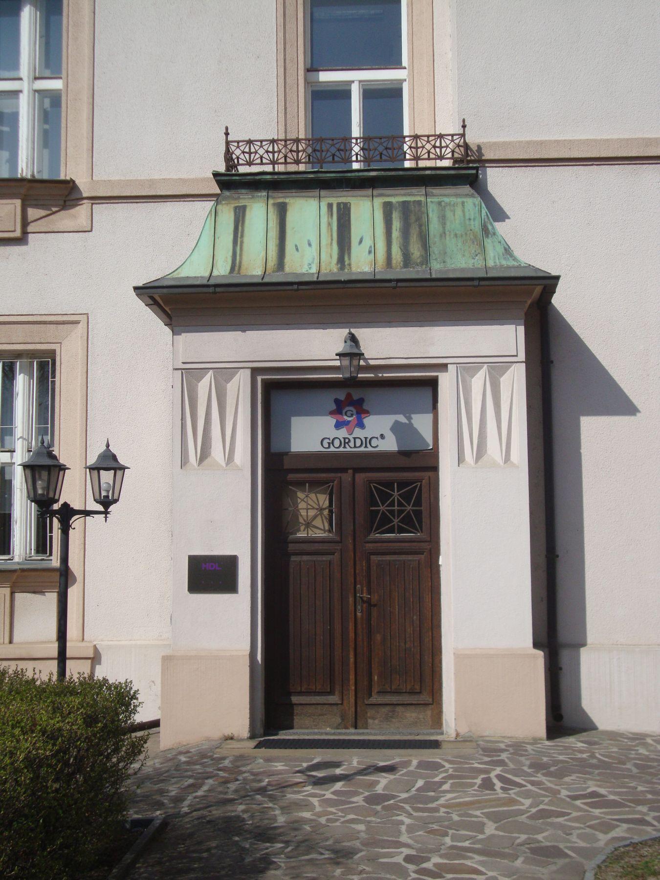 Zdravotní ambulatorium, Italská čp. 1800/35