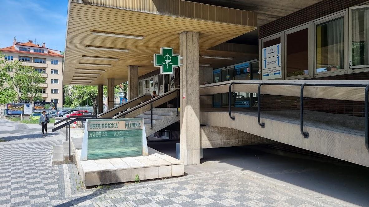 Budova Urologické kliniky, Ke Karlovu čp. 459/6
