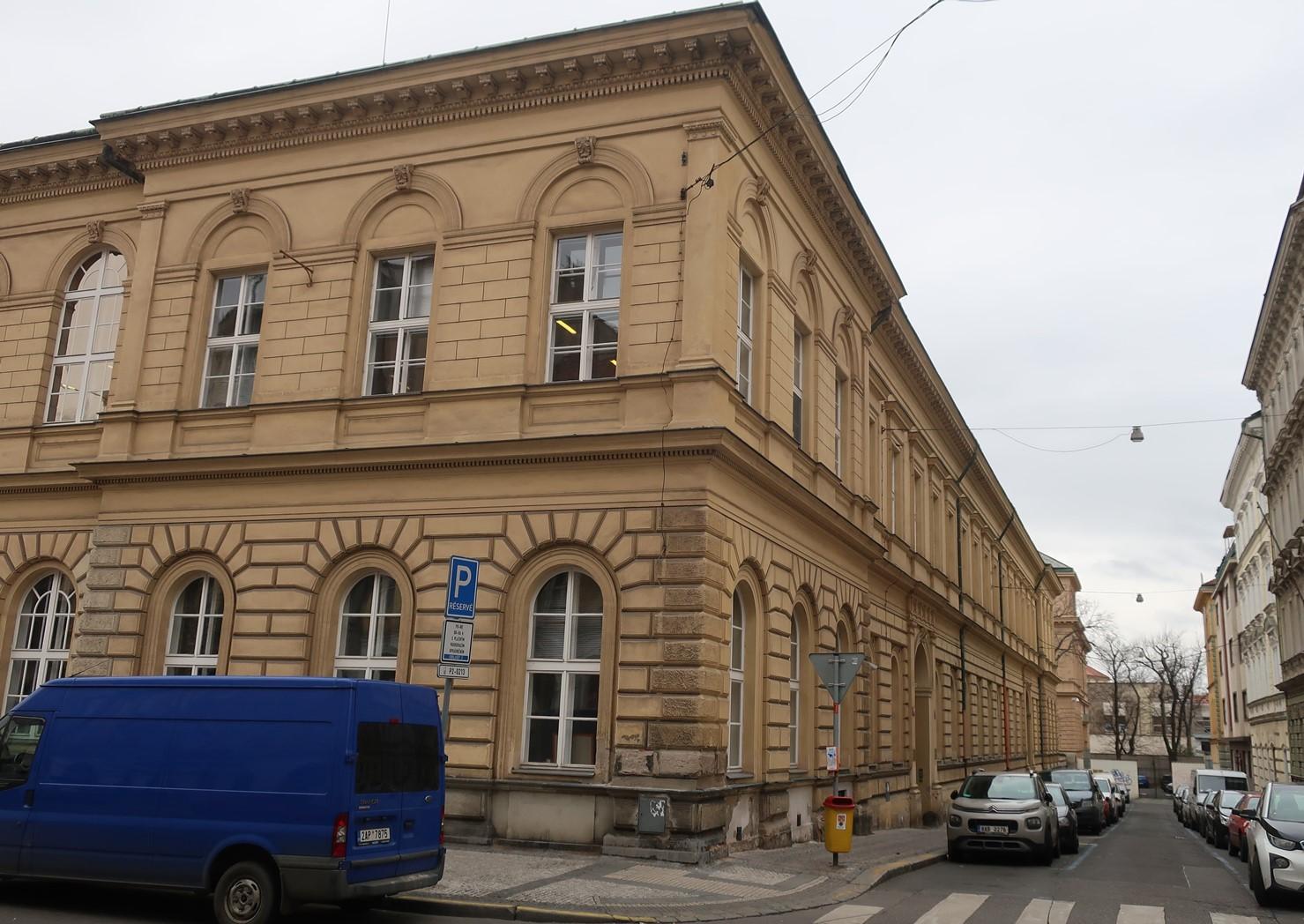Bývalý německý univerzitní chemický ústav, U Nemocnice čp. 478/5