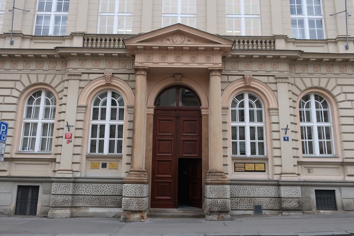 Bývalý německý univerzitní chemický ústav, U Nemocnice čp. 478/5