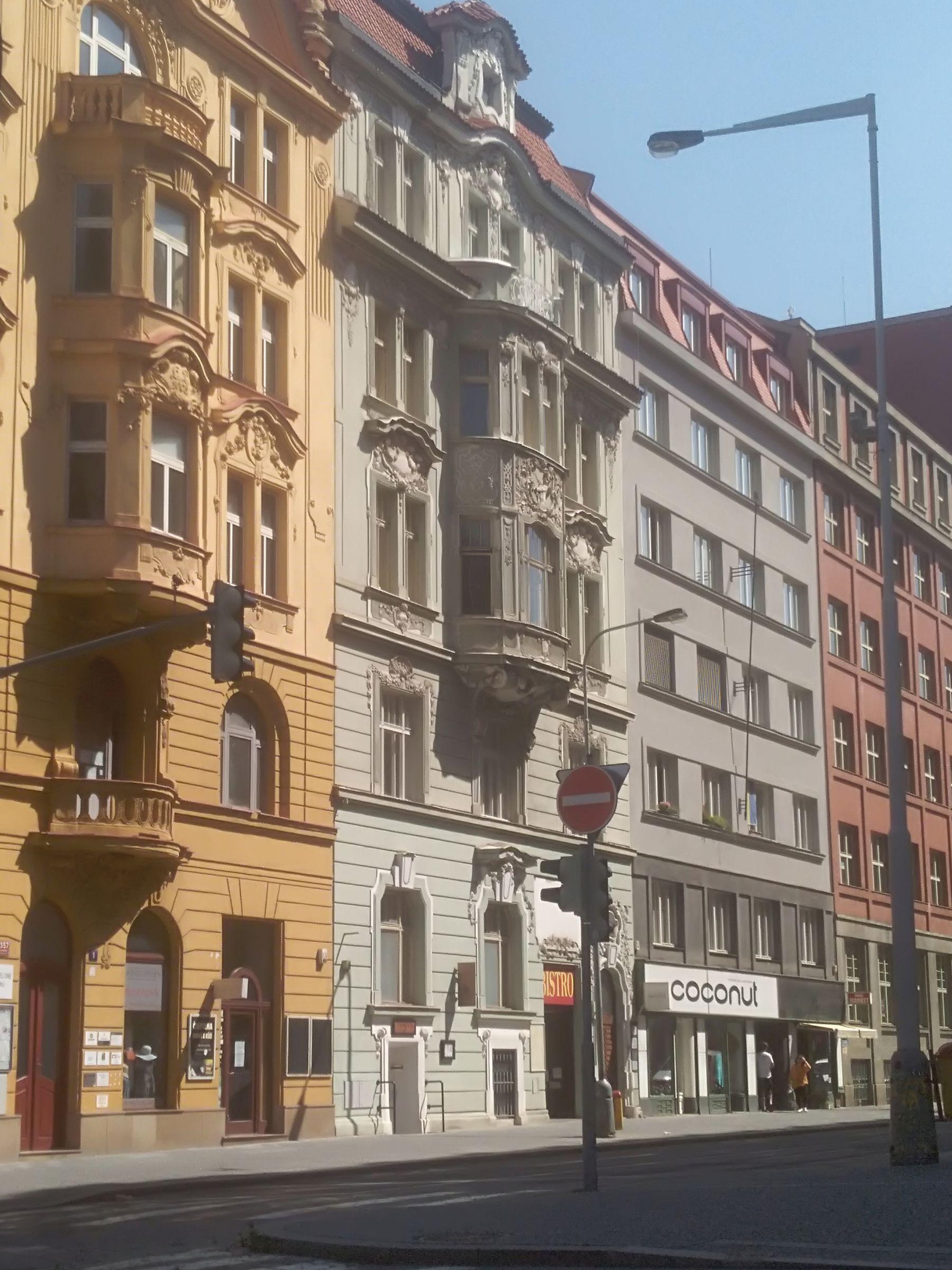 Novobarokní nájemní dům, Slezská čp. 1297/3