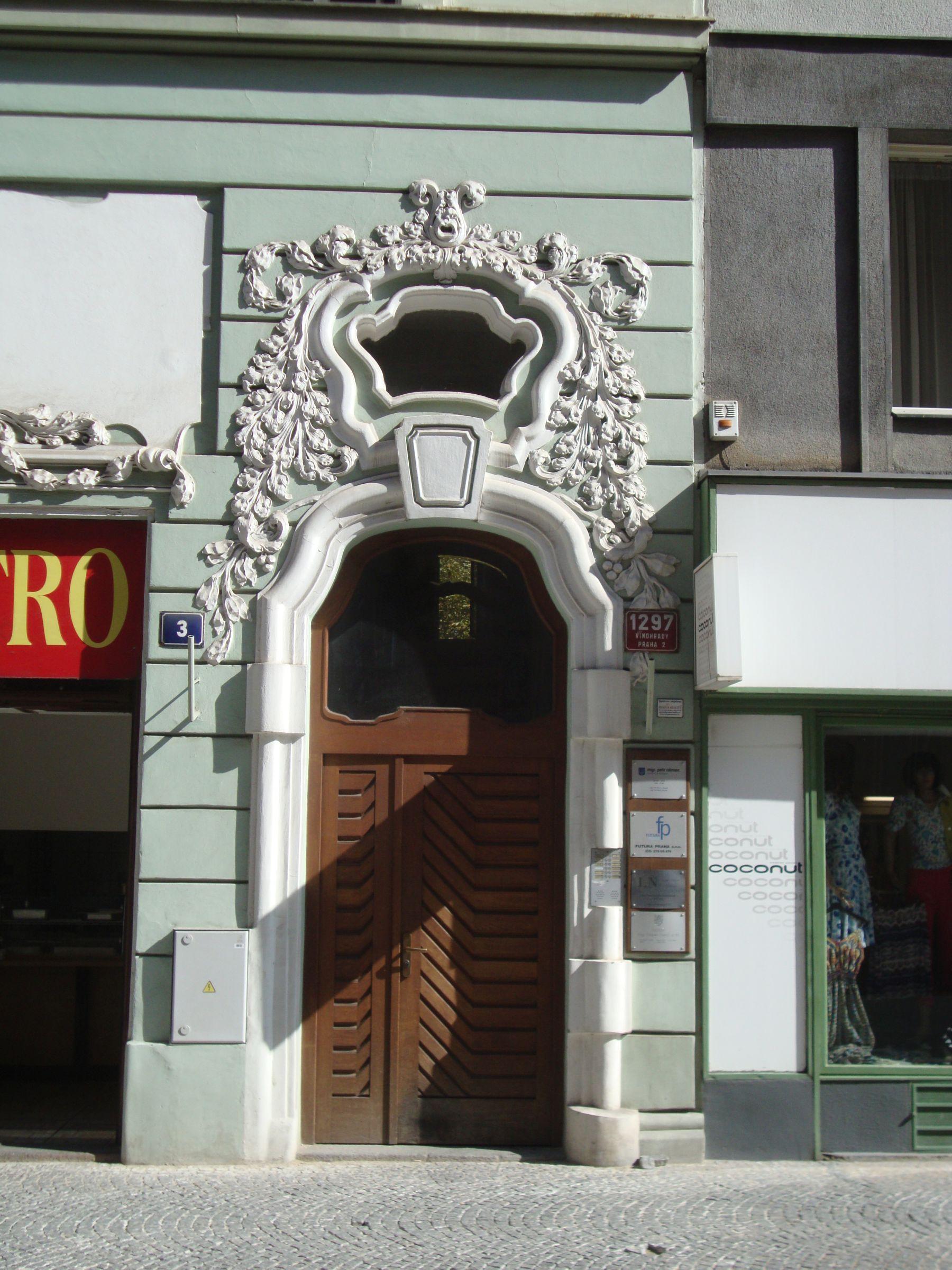 Novobarokní nájemní dům, Slezská čp. 1297/3