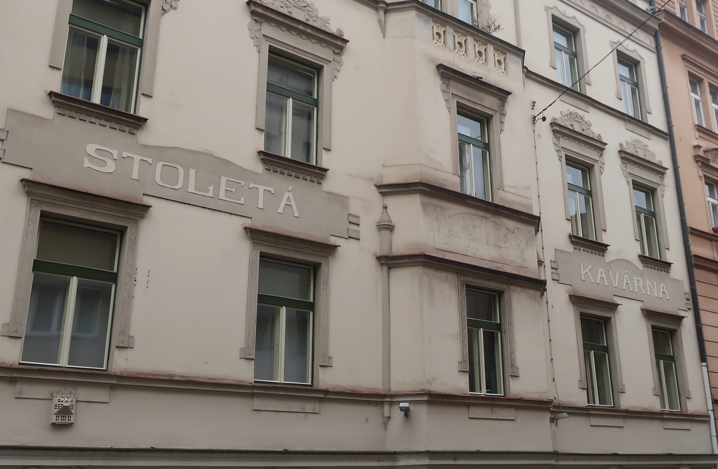 Stoletá kavárna, Na Zderaze čp. 267/10, Na Zbořenci čp. 267/1