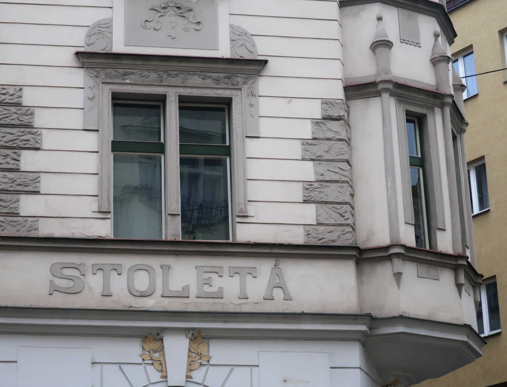 Stoletá kavárna, Na Zderaze čp. 267/10, Na Zbořenci čp. 267/1