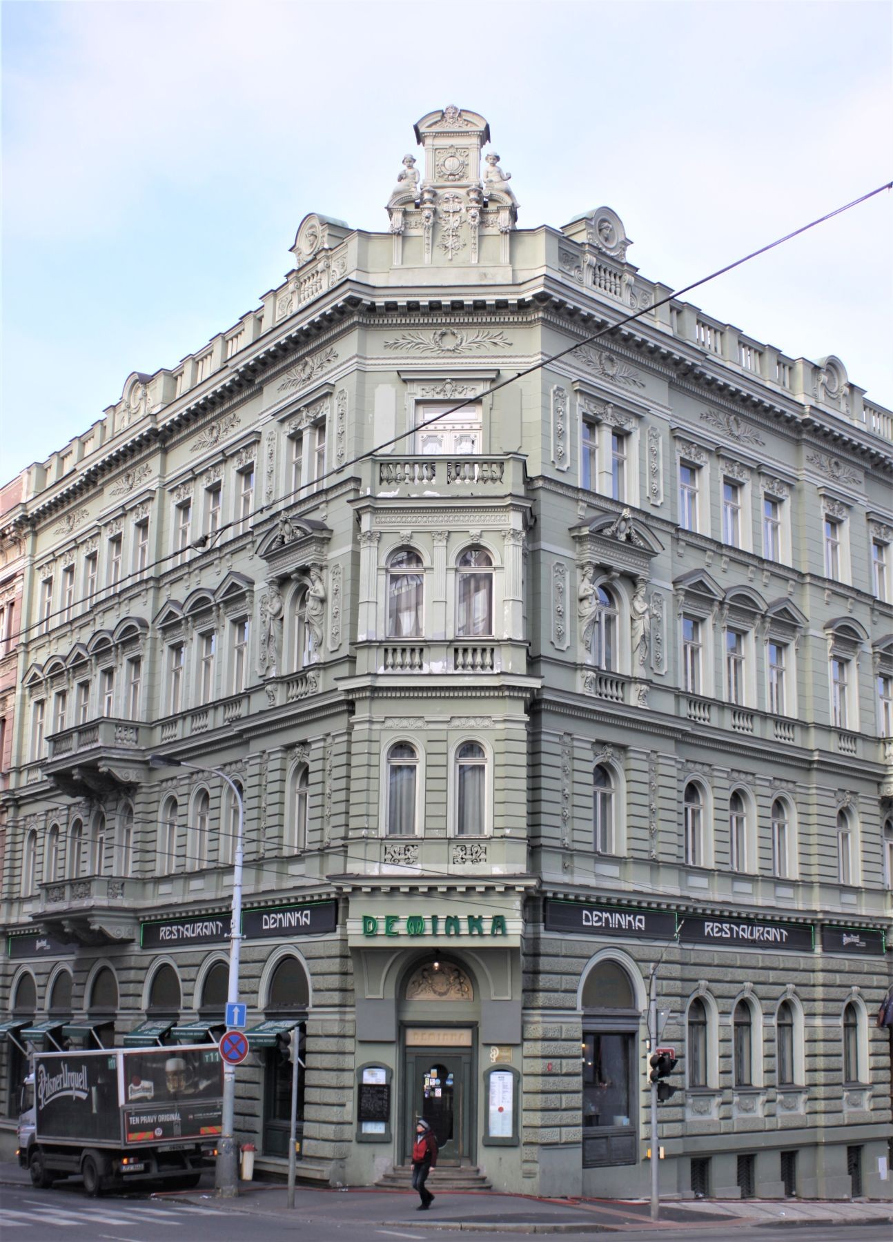 Nájemní dům s kavárnou Demínka, Anglická čp. 386/5