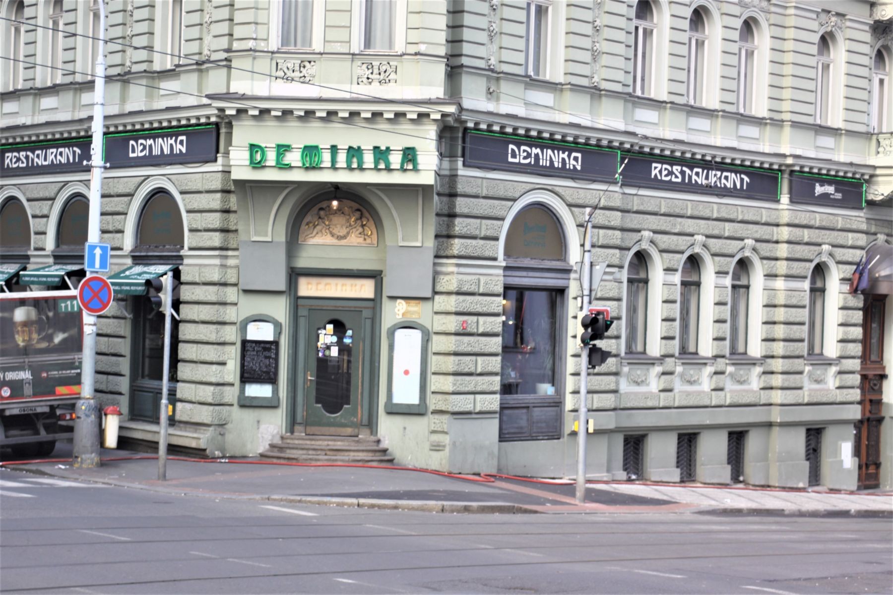 Nájemní dům s kavárnou Demínka, Anglická čp. 386/5
