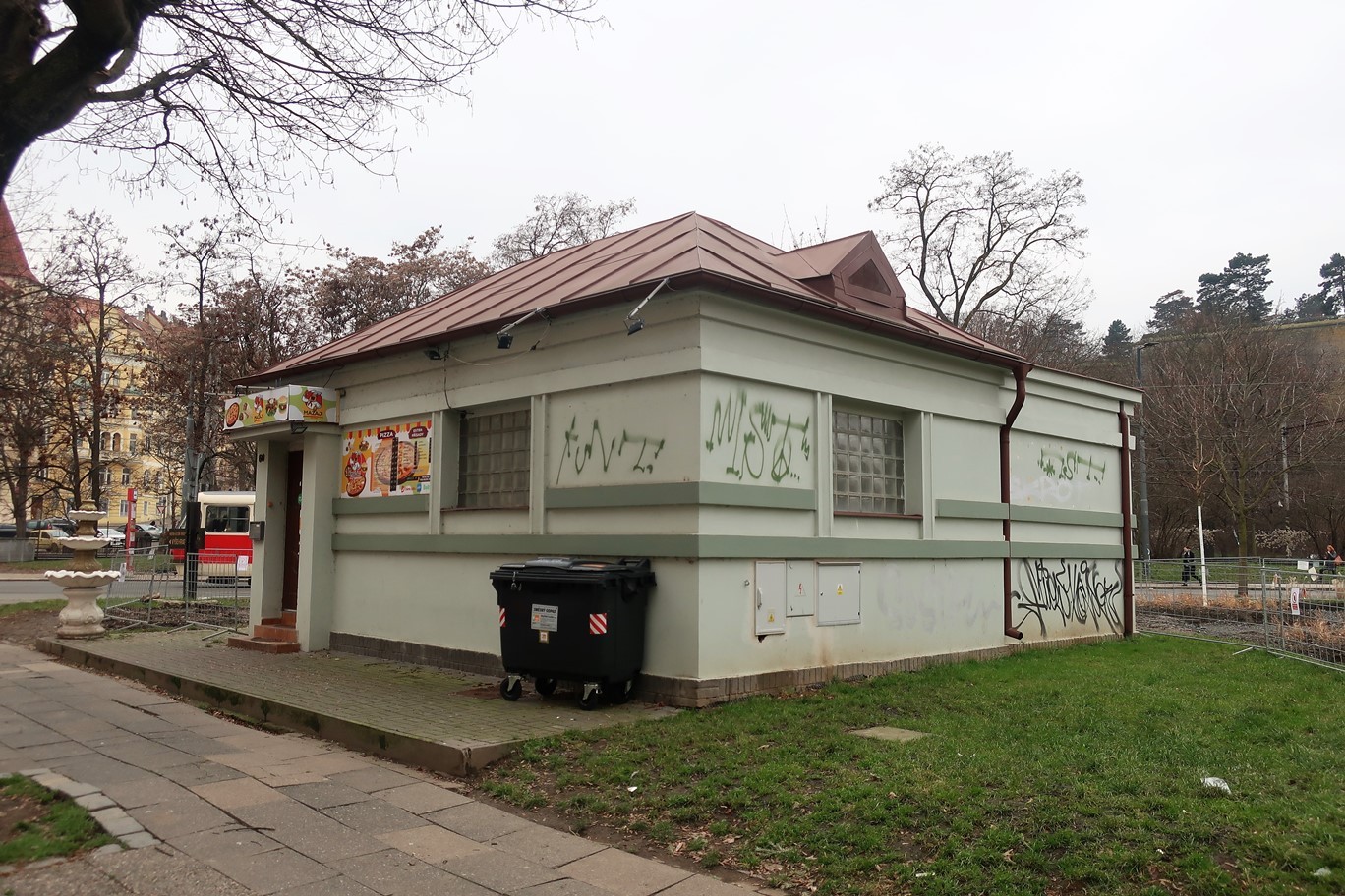 Domek pizzerie, Ostrčilovo náměstí 60