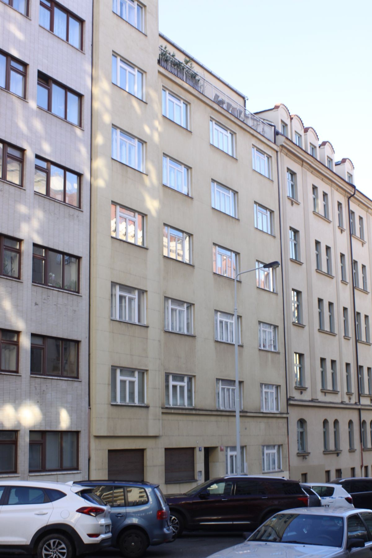 Funkcionalistický nájemní dům, Římská čp. 1389/42
