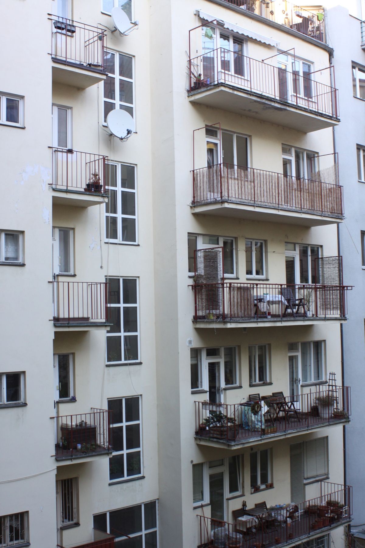 Funkcionalistický nájemní dům, Římská čp. 1389/42